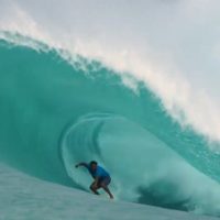 ビリー・ケンパーなどがシーズン中のインドネシアへ!ビッグバレル動画
