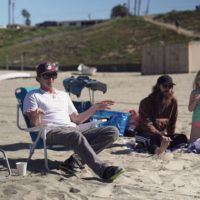 兄を亡くした経験を持つアレックス・グレイがスタートさせたサーフセラピー