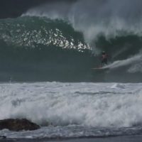 6月終わりにビッグスウェルがヒットしたニアス!イーライ・オルソンのトリップ動画