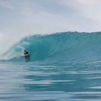 メンタワイサーフガイドのネイト・ベル!世界中のヘビーバレル動画