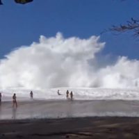 波は想像以上にヤバい!あらゆる状況の危険波を集めたコンピレーション動画