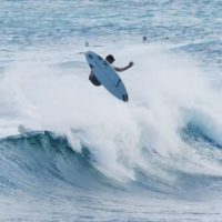 CT入り前の昨年の名シーン!セス・モニーツのホームでのフリーサーフィン動画