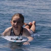 12歳サーファーガール!シエラ・カーのメンタワイでのフリーサーフ動画