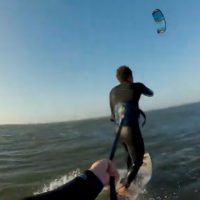 カイトサーファーがジェットスキー代わり!?斬新なトウインサーフ動画