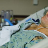 アルビー・レイヤー復活！股関節手術からサーフィン復帰までの密着動画