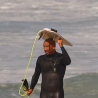 ボビー・マルティネスのヤンチャ伝説とホームでのフリーサーフィン動画