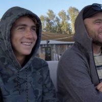 グリフィン率いるサンクレメンテサーファーのサーフランチ舞台裏動画