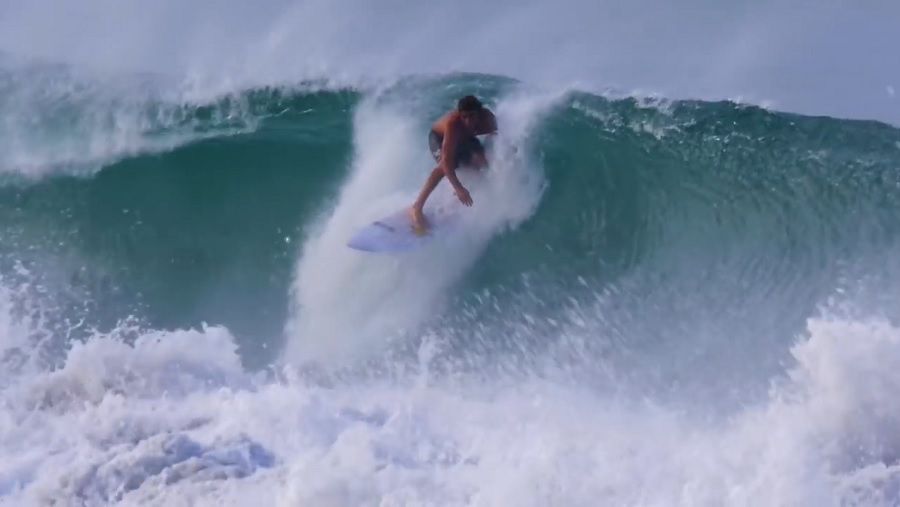 メキシカンパイプラインでのクレイ マルゾによるバレルセッション動画 サーフィン動画ニュース World Surf Movies