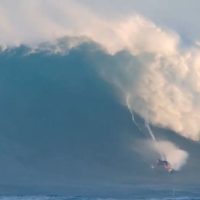 世界最高峰トウインサーフでのビッグウェイブ動画!ジョーズでのカイ・レニー