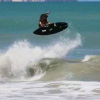 オリンピックでの活躍が目に浮かぶイタロ・フェレイラの小波サーフィン動画