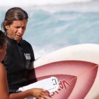 ジョエル&トッシュのチューダー親子とアレックス・ノストのオアフ島サーフ動画