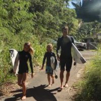 オアフ島ノースショアのVランドでコリー・ロペスが親子でフリーサーフ