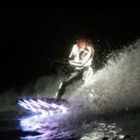 手振れなしは当たり前!GoProのみで撮影したナイトサーフィン動画