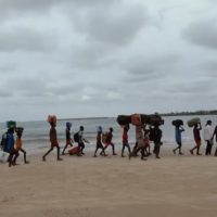 舞台は西アフリカのナイジェリア!「Weird Waves」シーズン2エピソード2