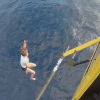 カイ・レニーなどビッグウェイブサーファーによるトレーニング動画