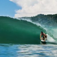 ガラガラの海でサイクロンスウェルを堪能！ブレント・ドリントンのフリーサーフ動画