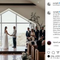 オーウェン・ライトがキタ・アレクサンダーとの結婚式をSNSで発表