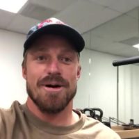 コロヘ・アンディーノがファンの質問に何でも答えるインタビュー動画