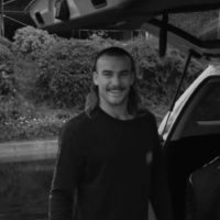 10か月のリハビリからサーフィン復帰！マイキー・ライトのフリーサーフ動画