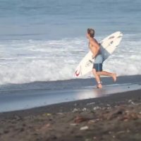 バリ島クラマスでのコナー・コフィン!カーヴィングが際立つフリーサーフ動画