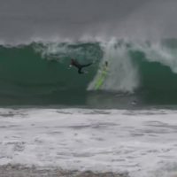 ショアブレイクバレルのザ・ウェッジ!2020年のワイプアウト特集動画