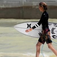 ウェイブプールでエアゲーム炸裂!若干15歳のウィンター・ヴィンセント