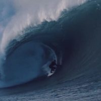 トム・ロウが人生を捧げるアイルランドのマラモア!過去の体験談やサーフ動画