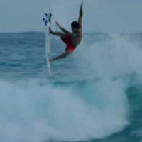 CIのHappyモデルに乗るイズキール・ラウ!オアフ島サウスでのフリーサーフ動画