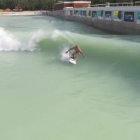 ケリー・スレーターがBSRサーフリゾートへ！ドローン撮影のフリーサーフ動画