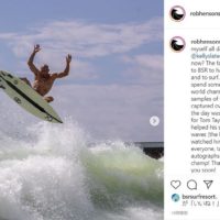 ケリー・スレーターがライバルのウェイブプールへ!SNSで公開された写真