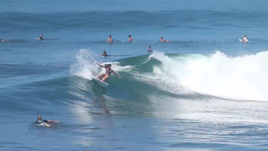 昨年のバリ島クラマスでの女性ctサーファーによるフリーサーフィン動画 World Surf Movies
