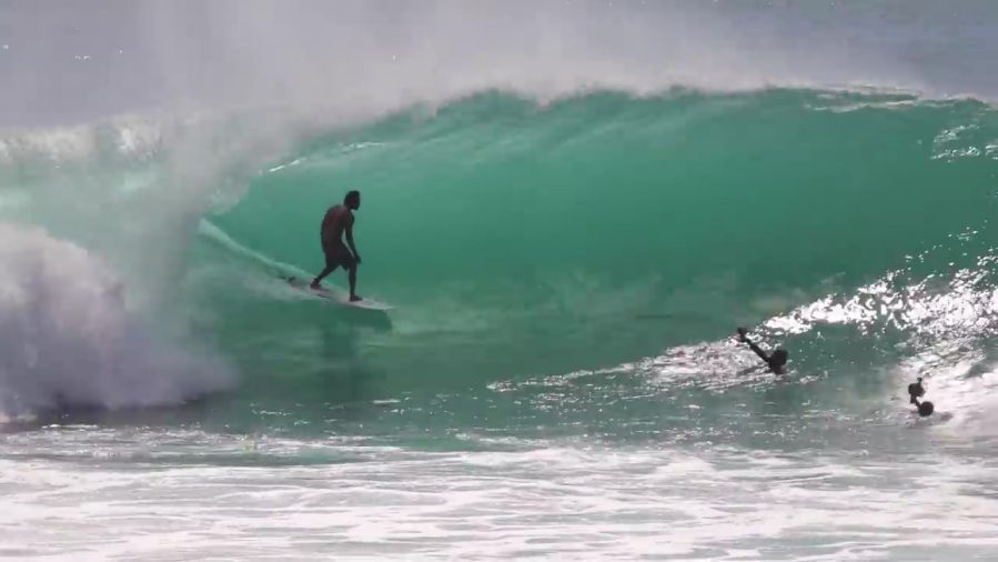 年シーズンで最もサイズアップしたバリ島パダンパダン フリーサーフ動画 World Surf Movies