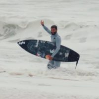 ビッグスウェルを追いかけたイタロ・フェレイラのリオトリップの舞台裏動画