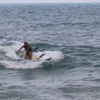 斬新すぎて笑えるジェットスキーを使ったステップオフサーフ動画