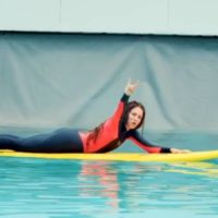 世界の歌姫シャキーラがウェイブガーデン社のデモ施設へ！フリーサーフ動画