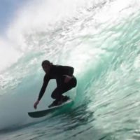 パンクなスキップ・マカルーによる過去数年のコンテストとフリーサーフ動画