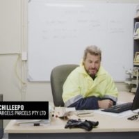 ビラボンのカスタムボードショーツ！オッキーが演じるシュールなプロモ動画