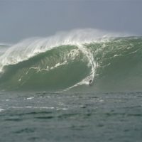 アイルランドも過去最大のビッグウェイブが！コナー・マグワイアのチャージ動画