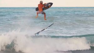 トウインのエアーやボードトランスファー！イタロ・フェレイラの小波