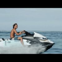 10代タヒチローカルのカウリ・ヴァアストによるチョープーでのフリーサーフ動画