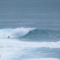 ケリー・スレーターによるガラガラなバリ島ウルワツでのフリーサーフ動画