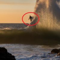 世界最大級のバックウォッシュ!サーファーをパチンコ玉のように吹っ飛ばすパワー