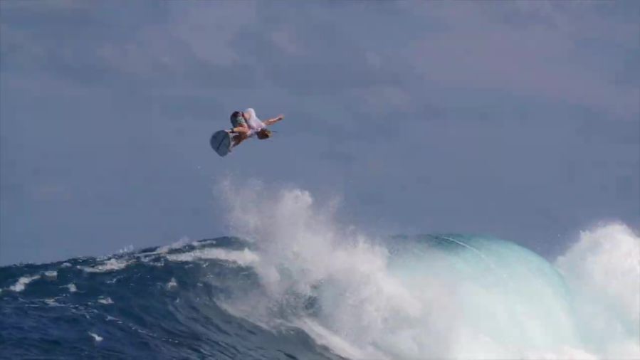 フィン・マギルがインドネシアへ！バリやメンタワイでのフリーサーフィン動画