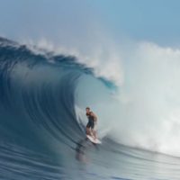 ジェレミー・フローレスがタヒチのビッグバレルにチャージ!フリーサーフ動画