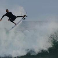 フルローテーションとブローテールのコンボ!コロヘ・アンディーノのフリーサーフ動画