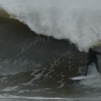 ニュージャージー州が炸裂！今冬初のビッグスウェルでフリーサーフィン