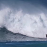 ジョンジョン・フローレンスがサンセットで描いたカーヴィング!フリーサーフ動画