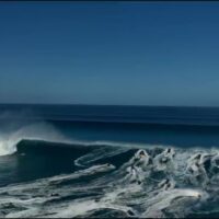 ジェットが転覆した16日のオアフ島アウターリーフ！ビッグウェイブ動画