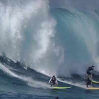 スーパースウェルはワイメアベイへ!メイソン・ホーのフリーサーフィン動画