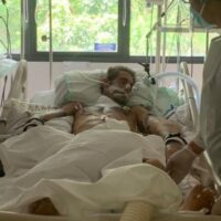 バリ島で闘病中の元サーフフォトグラファー：治療費支援のクラウドファンディング